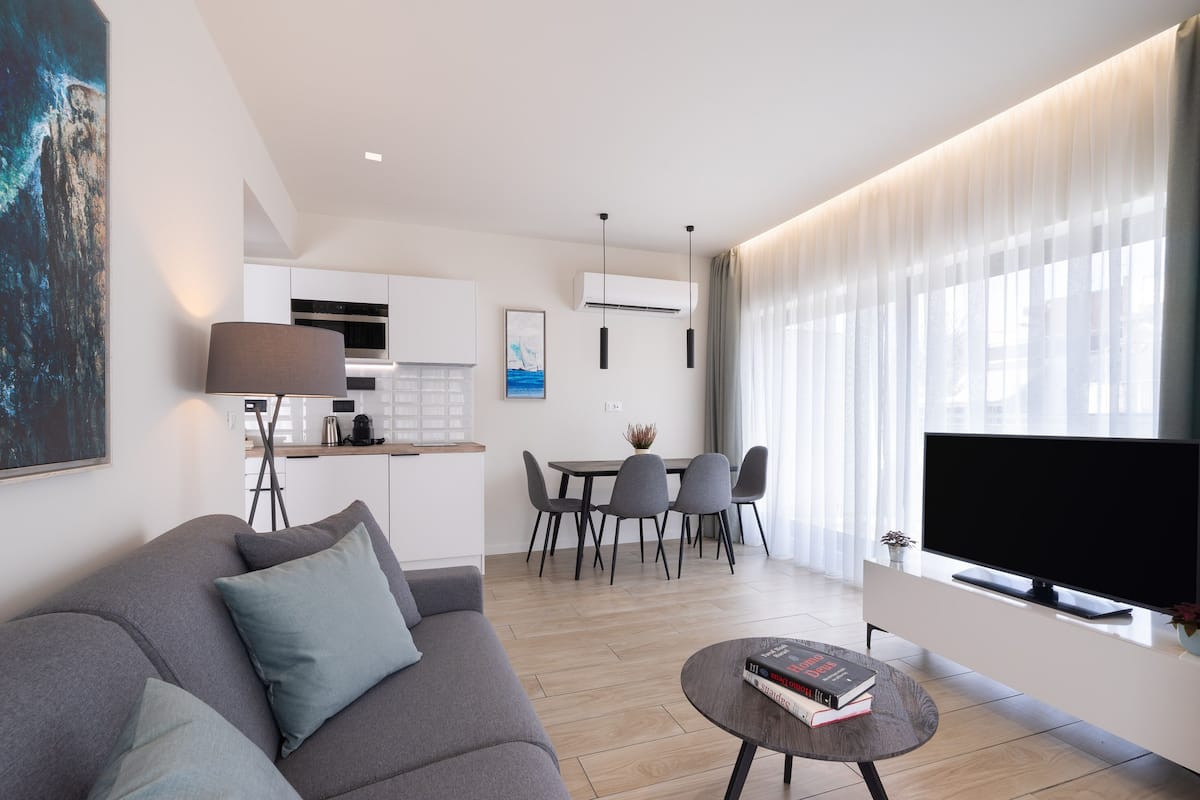Penthouse | Ruang tamu | TV skrin rata