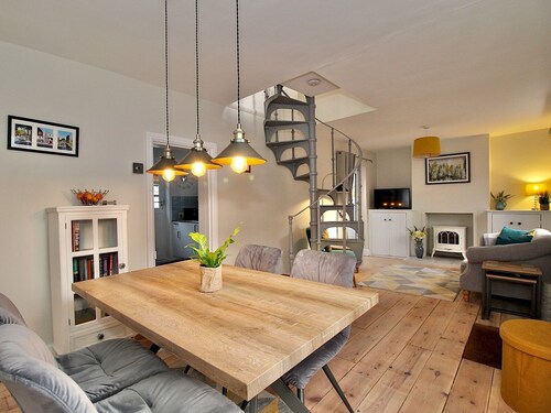A Character Cottage in Historical Canterbury - Pass the Keys