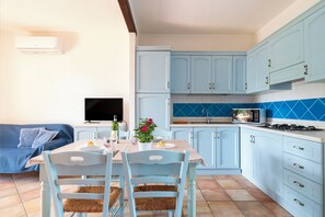 Superior-Apartment, 2 Schlafzimmer | Eigene Kochnische | Herdplatte, Kochgeschirr/Geschirr/Besteck, Gefrierschrank