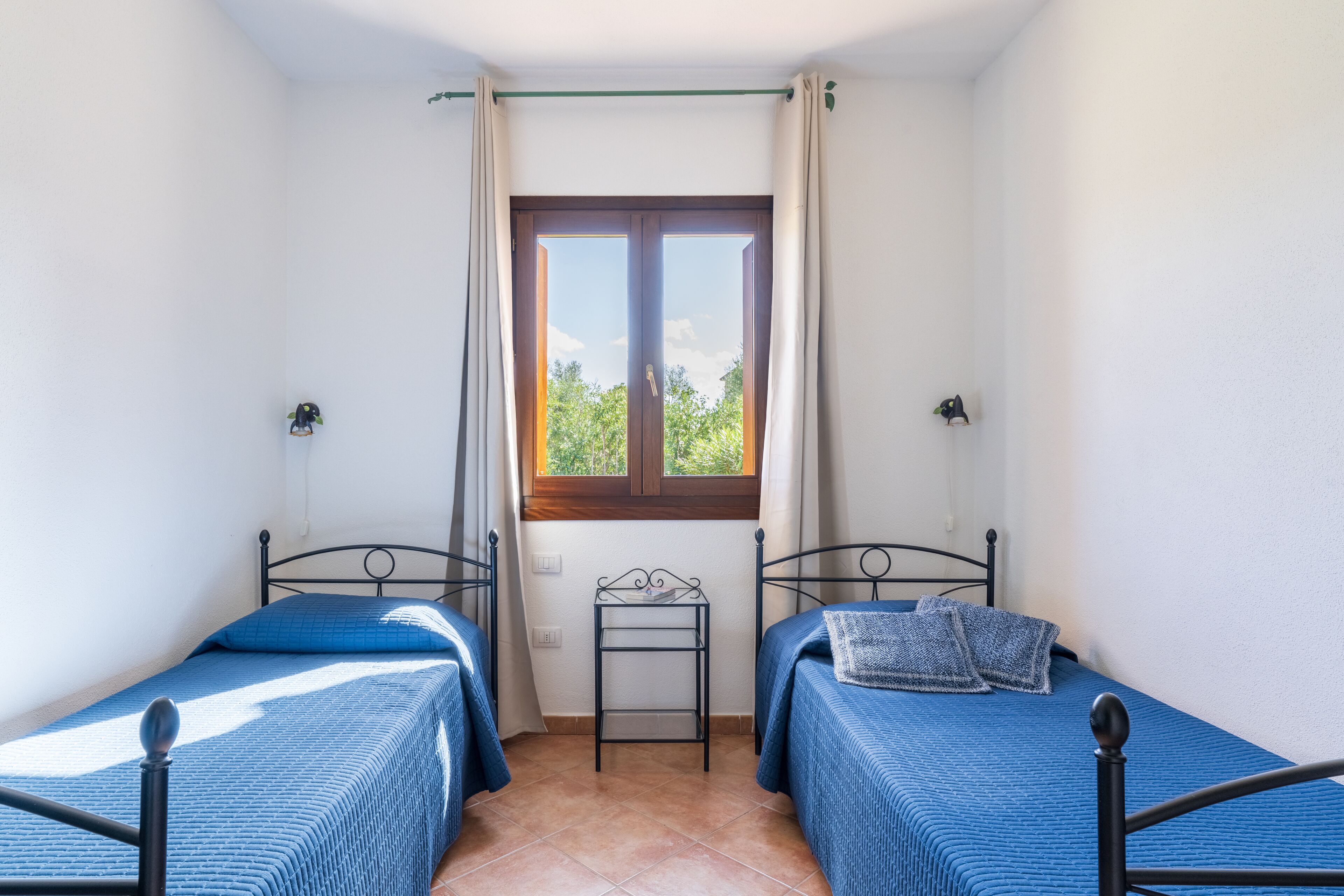 2 dormitorios, cunas (de pago), wifi gratis y ropa de cama