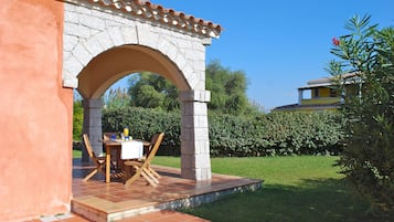 Vista frontal de la propiedad