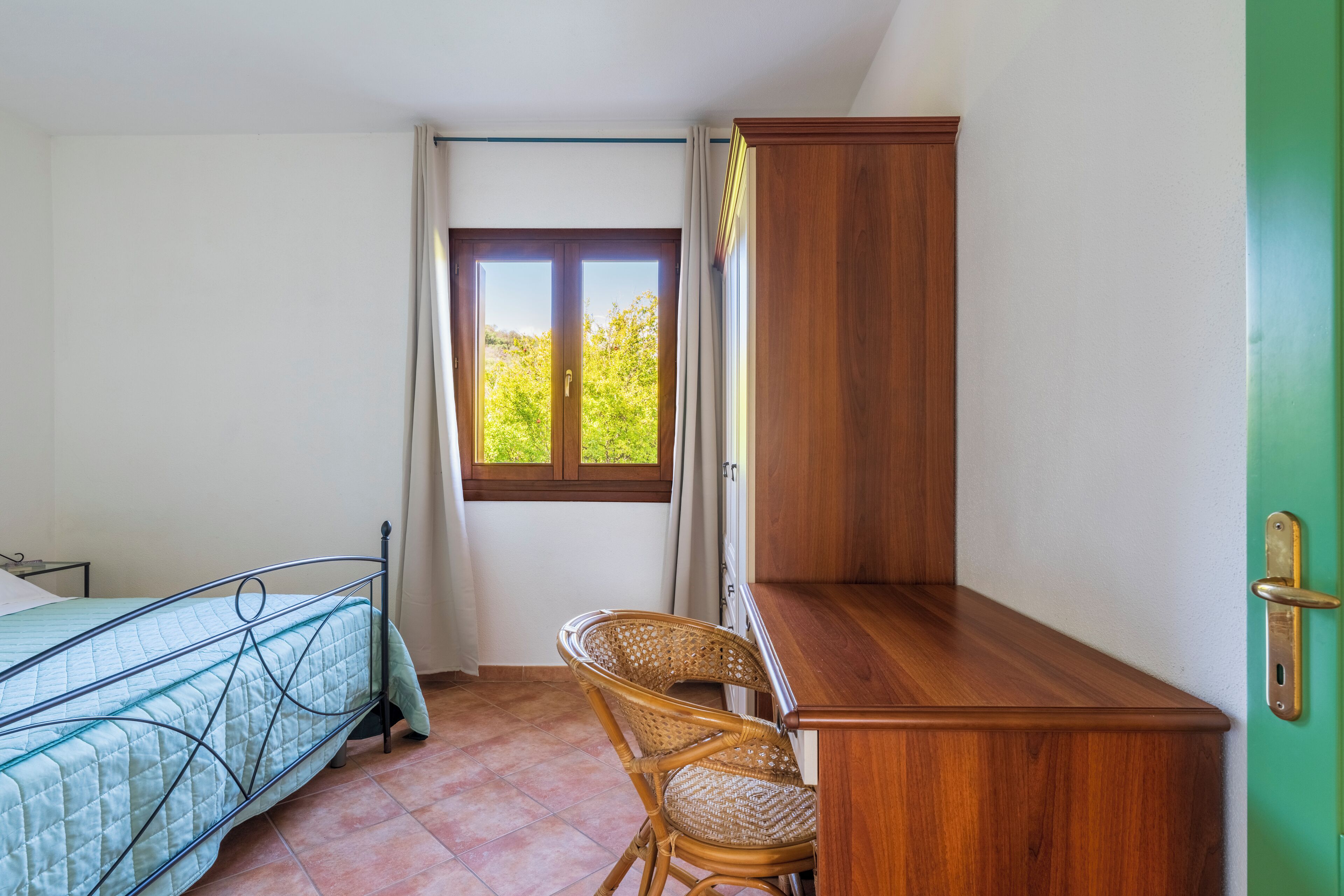 2 dormitorios, cunas (de pago), wifi gratis y ropa de cama