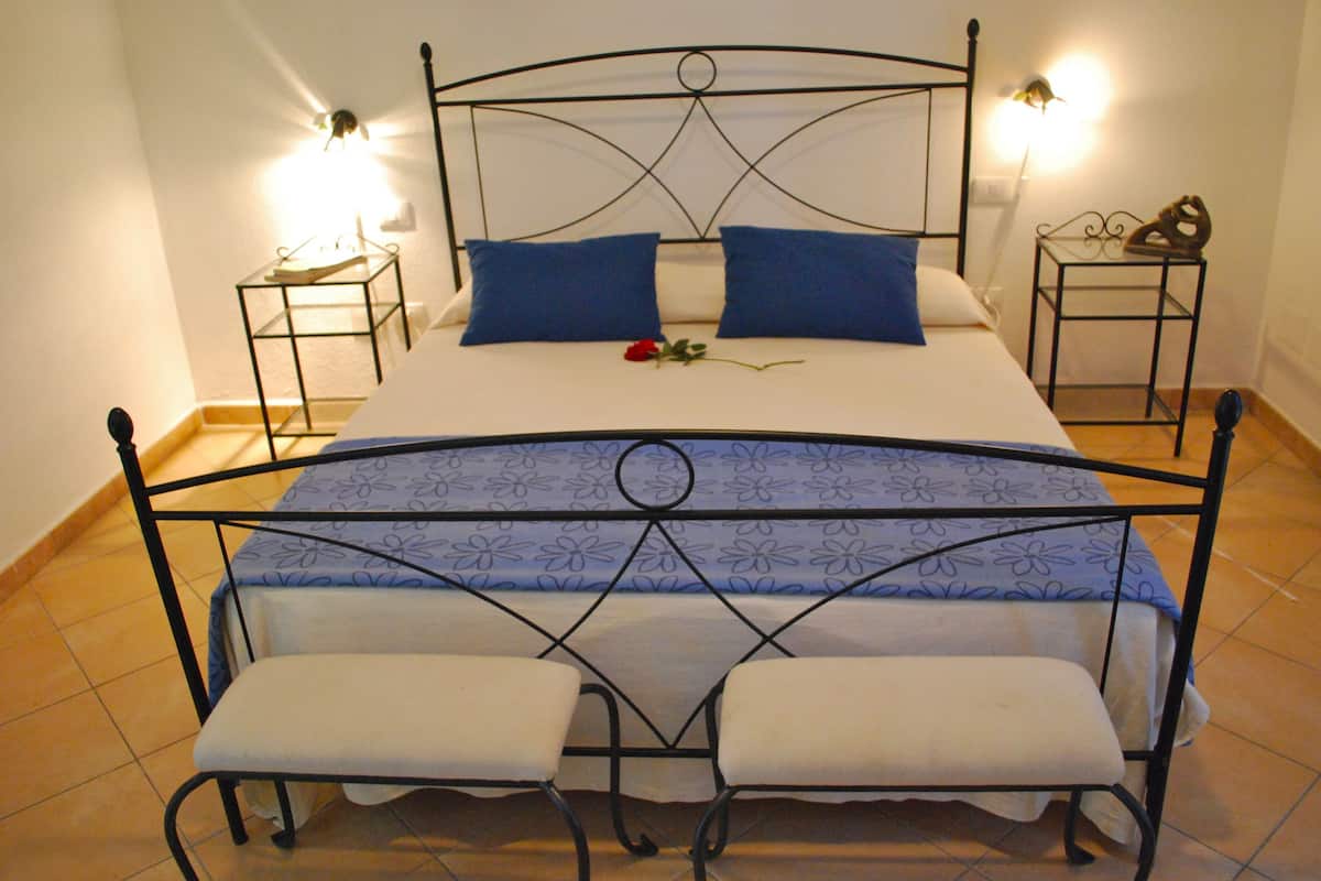 2 bedrooms, cots/infant beds, rollaway beds, free WiFi