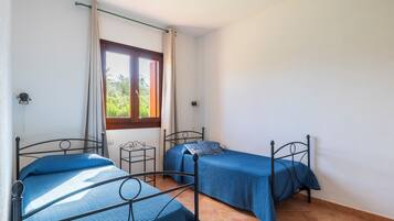 2 Schlafzimmer, Babybetten, kostenloses WLAN, Bettwäsche