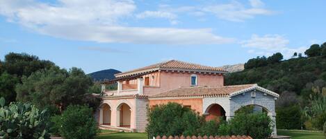 Fachada de la propiedad