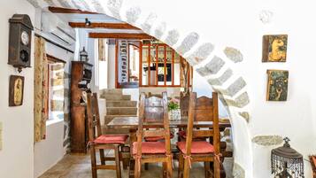 Vila, 5 kamar tidur, kolam renang pribadi | Area keluarga | Televisi layar datar 20-inci dengan saluran TV digital dan TV