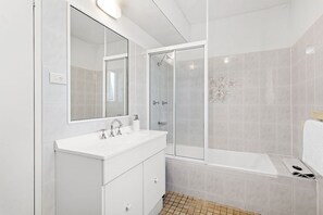 Bathroom - Shoreline Unit 3 Intrepid Close 1 (Nelson Bay)