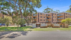 Unclassified image, 3 of 17, button - Shoreline Unit 3 Intrepid Close 1 (Nelson Bay)