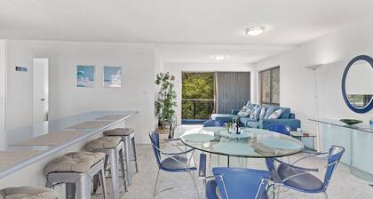 3/1 Intrepid Close - Walk to Little Beach and Shoal Bay Beach from your second floor unit!