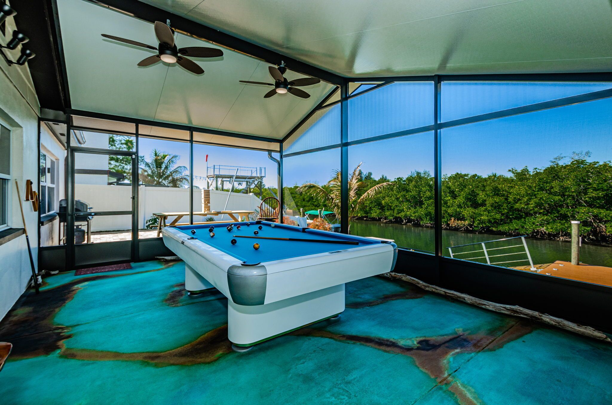 9-ft Billiards - Easy Access to Tampa Bay - Hot Tub - Kayaking into nature