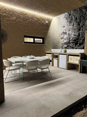 Outdoor dining