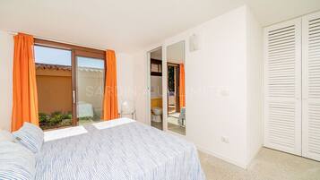 4 bedrooms, travel cot, Internet