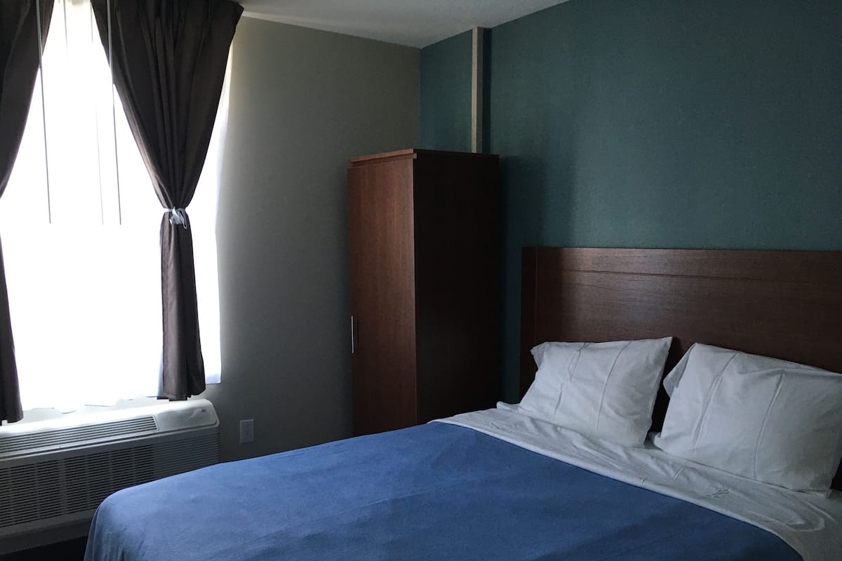 Classic Room, 1 Queen Bed, Non Smoking
