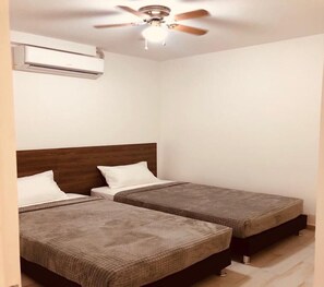 2 habitaciones, tabla de planchar con plancha y wifi gratis 