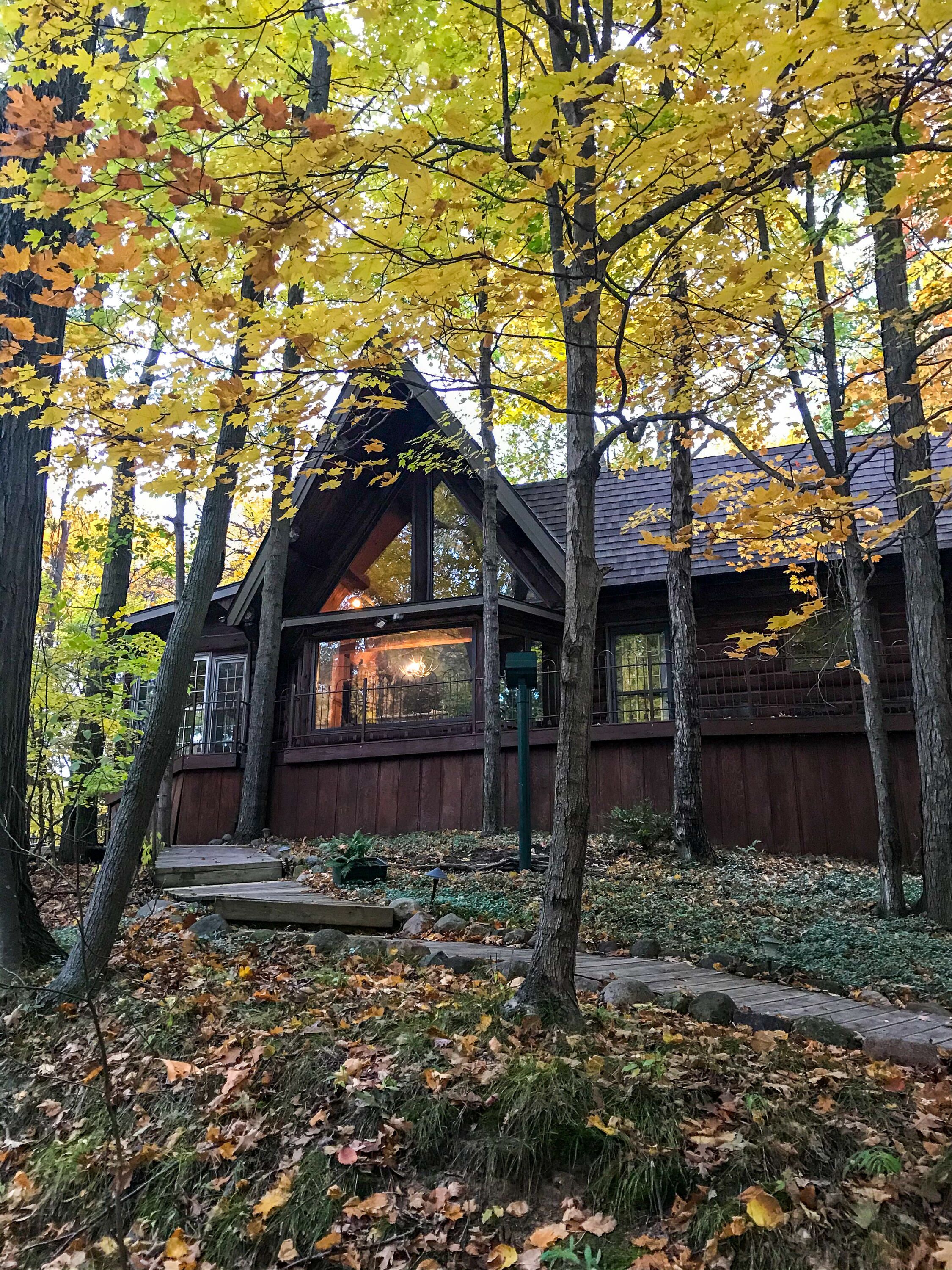 Authentic Log Cabin Gated Community w/ Access Lake Michigan & South Haven