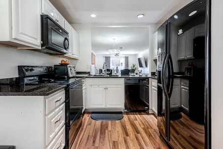 Fridge, microwave, oven, stovetop. Lovely Home in the Heart of Wellington
