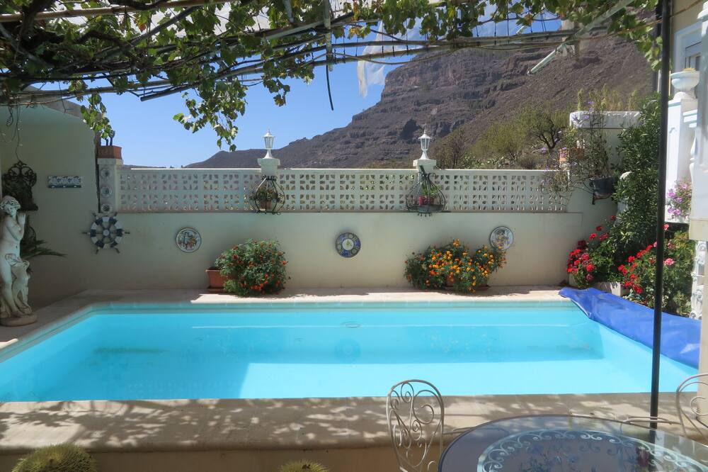 Apartment Finca Cortez with pool, in a wonderfully quiet mountain location