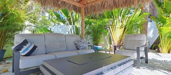 Nest Cottage Across street from beach  and  Heated Pool