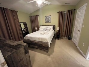 3 habitaciones, escritorio, tabla de planchar con plancha y wifi gratis