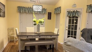 Unclassified image, 4 of 27, button - 3BD-2BA 2nd flr Dreamy Rehoboth Beach Getaway (Rehoboth Beach)