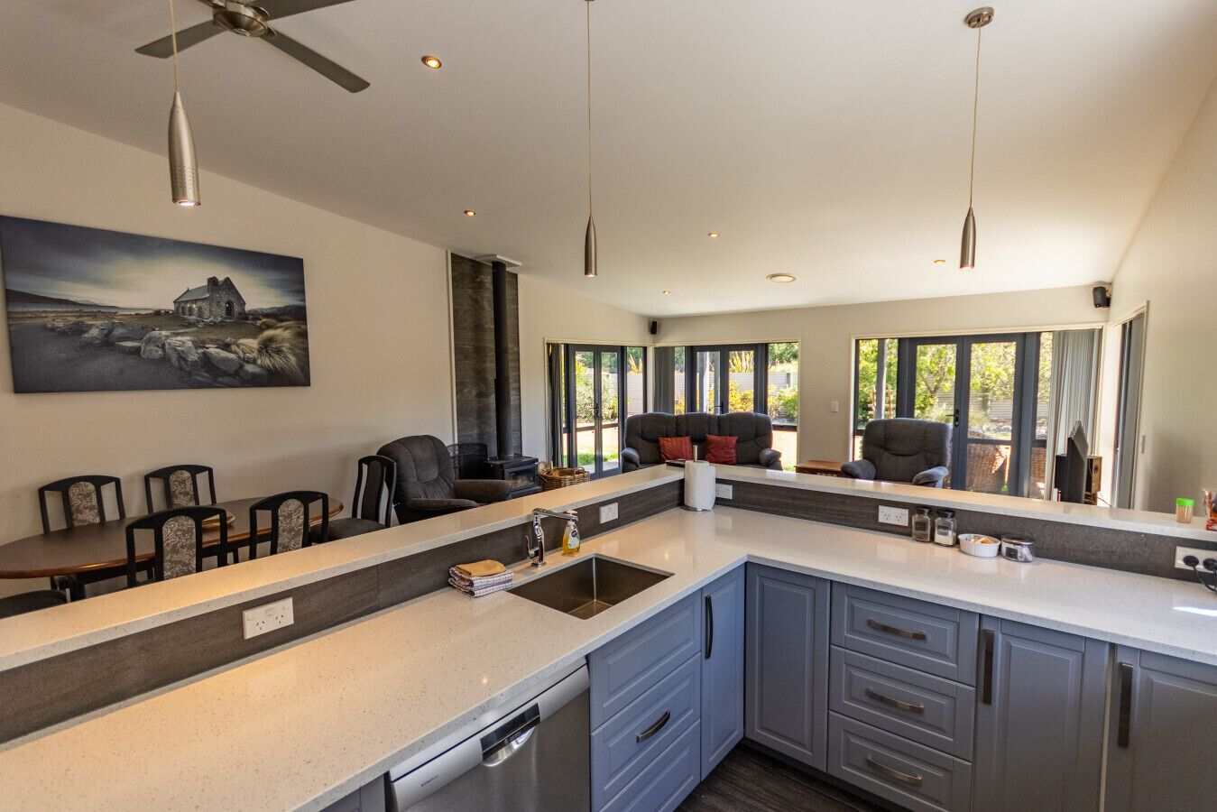 電子レンジ、オーブン、食器洗い機、コーヒー / ティーメーカー