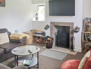 Televisión y chimenea 