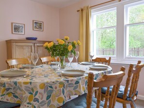 Dining - 3 bedroom accommodation in Banff (Banff)