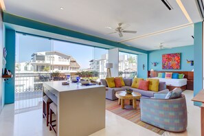 Smart TV, Netflix, lettore DVD, altoparlanti intelligenti