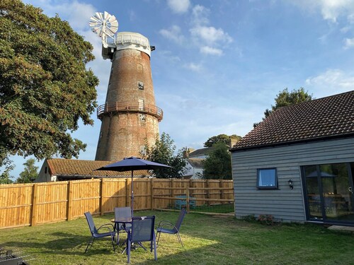 2 bedroom accommodation in Sutton, near Stalham