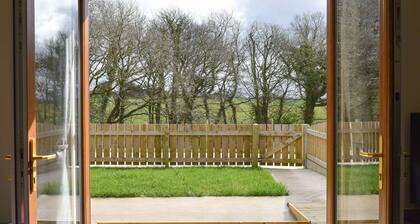 Five Dorchester Drive - UK32043