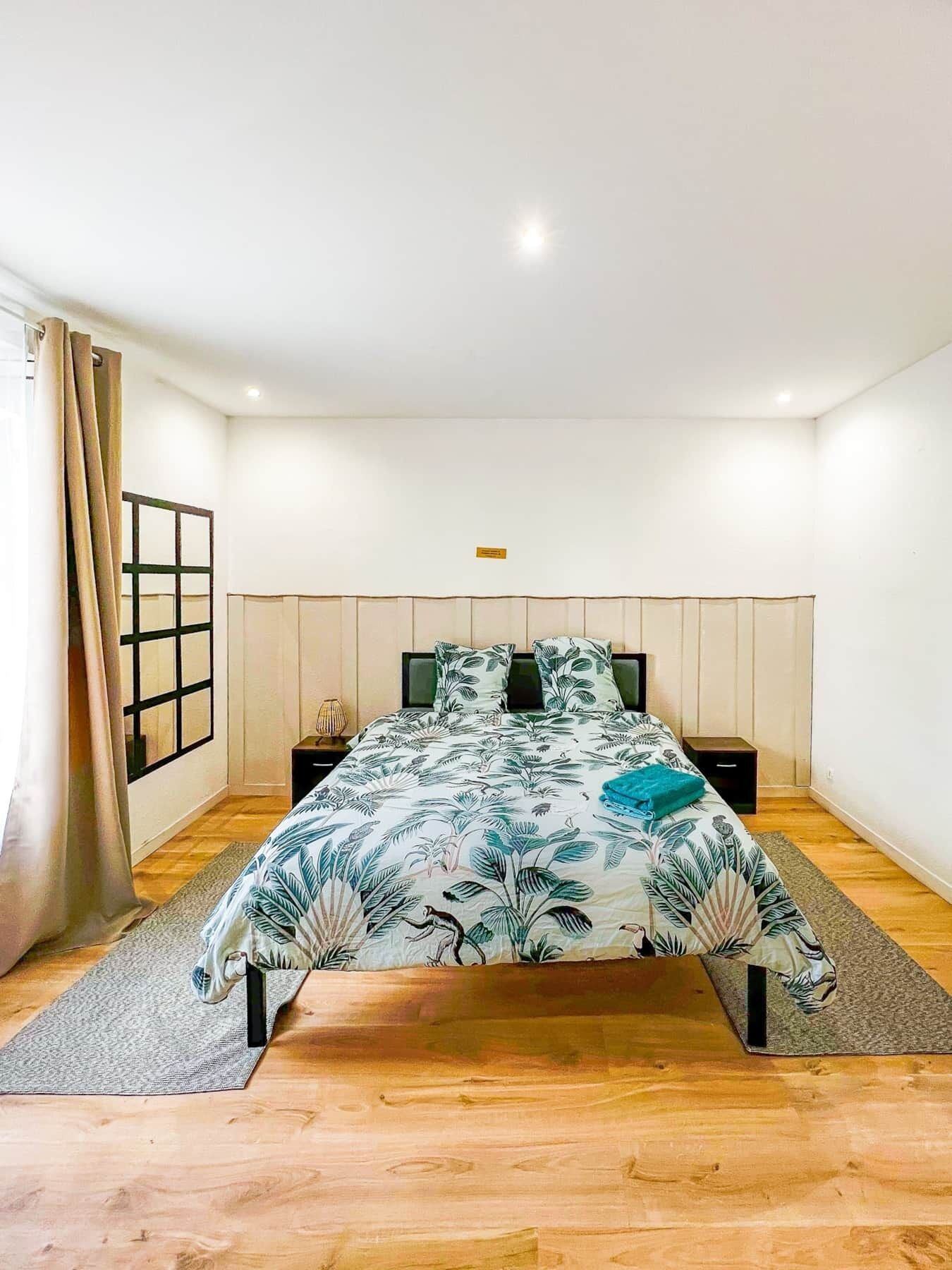 Bedroom with comfortable bed 160x190cm 2-min