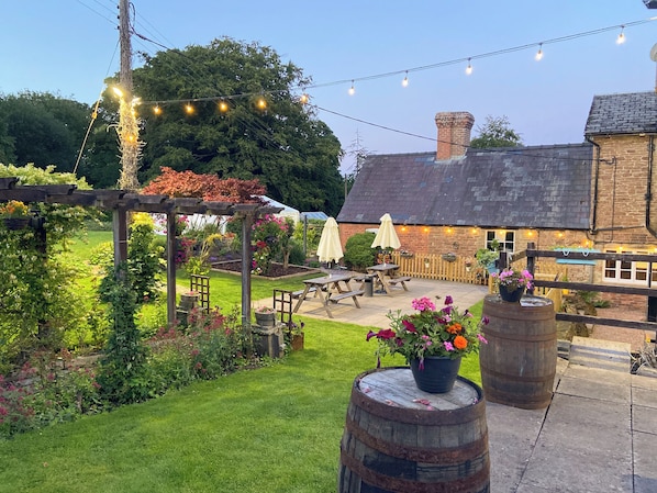 Outdoor dining - The Boyne Arms Cottage (Burwarton, near Bridgnorth)