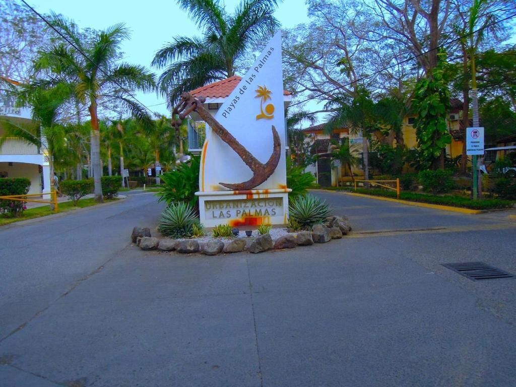 Schild mit 'Las Palmas', einer Palme und Ankersymbol.