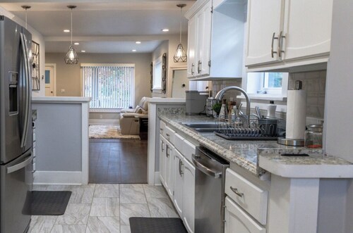 Chic, Modern Luxury in the Heart of Vehicle City