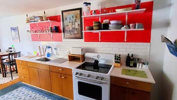 雪櫃、微波爐、焗爐、爐具