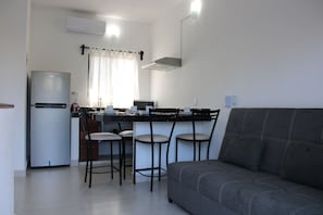 Studio Suite Tiêu chuẩn | Bếp riêng | Lò vi sóng, bếp nấu, dụng cụ pha cà phê/trà, lò nướng bánh mì 