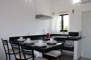 Microwave, stovetop, coffee/tea maker, toaster - Suites del Carmen (La Penita de Jaltemba)