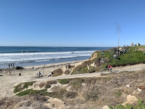 In Strandnähe, Liegestühle, Strandtücher