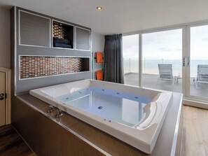 Interior - 4 bedroom accommodation in Reighton Gap, near Filey (Reighton Gap, near Filey)