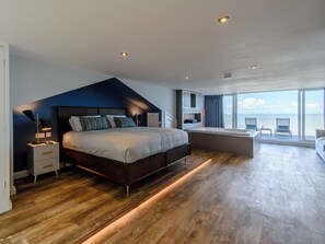 4 bedrooms, free WiFi, bed sheets - 4 bedroom accommodation in Reighton Gap, near Filey (Reighton Gap, near Filey)