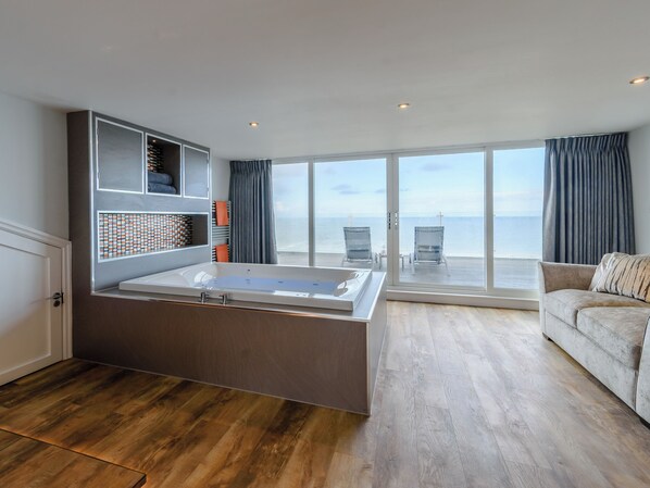 Interior - 4 bedroom accommodation in Reighton Gap, near Filey (Reighton Gap, near Filey)