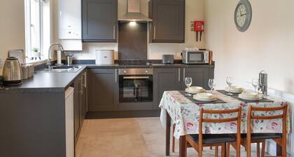 Four Dorchester Drive - UK32042