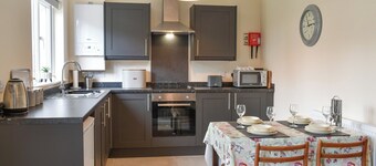 Four Dorchester Drive - UK32042