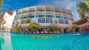 Front of property - Hotel Rega Suites Guayabitos - Family & Kitchen (Rincón de Guayabitos)