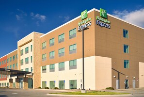 A Holiday Inn Express hotel with a modern design, multiple floors, and a clear sky. - Holiday Inn Express Kermit By IHG (Kermit)