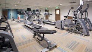 A gym with treadmills, elliptical machines, and a bench press. - Holiday Inn Express Kermit By IHG (Kermit)