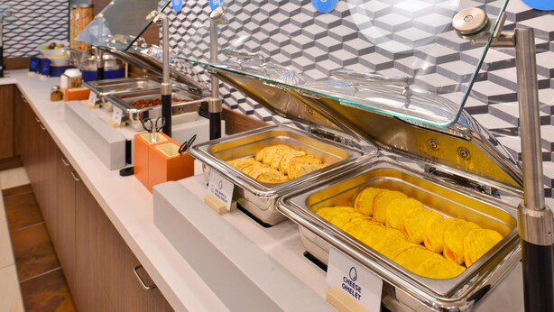 A buffet with labeled containers of omelets and other dishes. - Holiday Inn Express Kermit By IHG (Kermit)