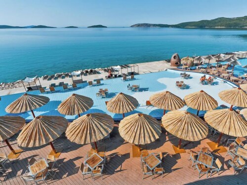 Villa Bloom garden by Interhome