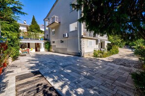 Terrace/patio - Holiday apartment mit Klimaanlage und Grill (Crikvenica)