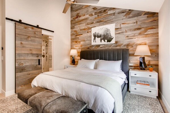 4 bedrooms, memory-foam beds, desk, travel cot